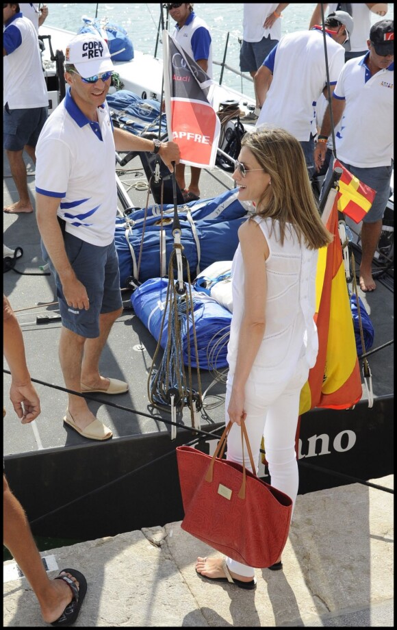 Letizia d'Espagne rejoint son époux Felipe lors de la dernière journée de la Copa del Rey, compétition de laquelle il a terminé 5e. Le 6 août 2011