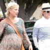 Tori Spelling se promène avec sa mère Candy et ses enfants, Liam et Stella, au Farmers Market à Los Angeles, le 7 août 2011