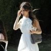 Rachel Bilson est ravissante dans sa robe griffée très estivale. L'actrice se rend avec sa soeur Hattie aux Teen Choice Awards, à Los Angeles 7 août 2011