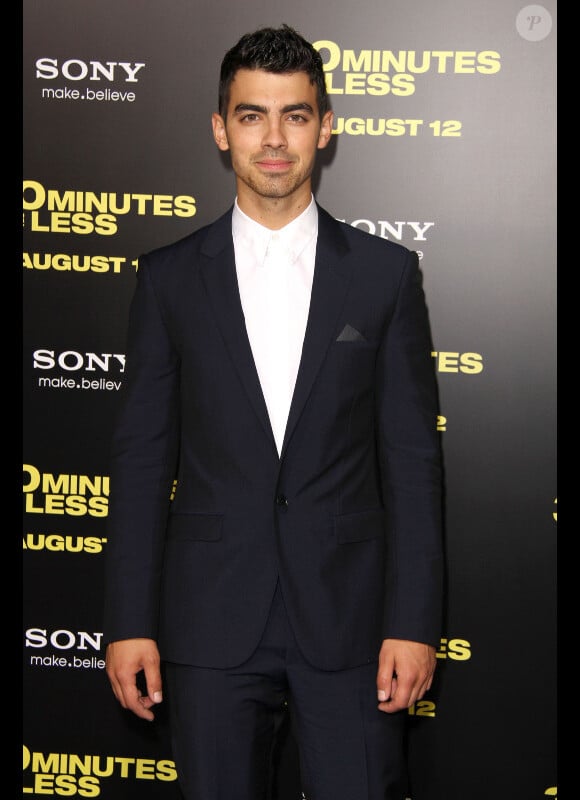 Joe Jonas lors de la première du film 30 minutes or less à Hollywood au cinéma The Grauman's Chinese Theatre à Hollywood le 8 août 2011