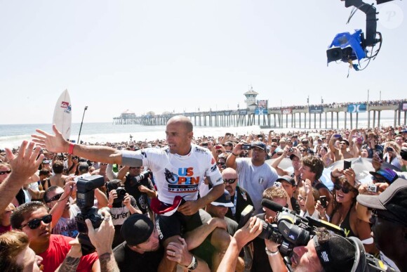 Kelly Slater a encore fait du grand art dimanche 7 août 2011 à Huntington Beach, en Californie, pour remporter l'US Open de surf, plus gros Prime Event de la saison.