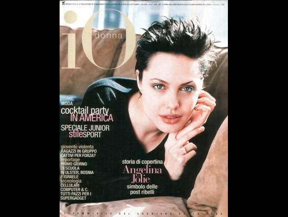 Angelina Jolie revient de loin. Qui aurait cru en voyant cette couverture du magazine iO donna qu'elle deviendrait des années plus tard l'une des plus belles femmes du monde ?
