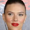 L'actrice Scarlett Johansson arborait un rouge à lèvres pulpeux lors d'un photocall pour le film The Spirit. Paris, le 9 décembre 2008.