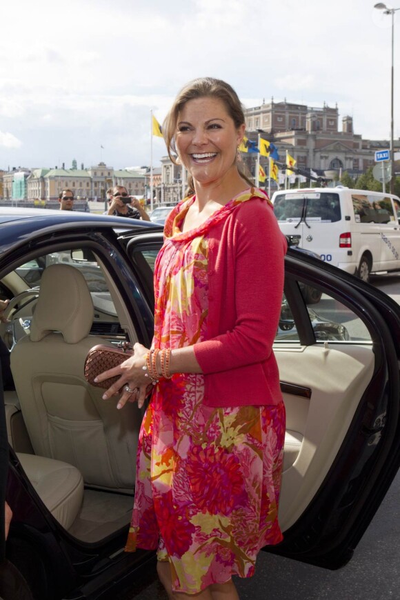 La princesse Victoria de Suède était au travail le jour même de l'annonce de sa grossesse, prenant part le mercredi 17 août à la cérémonie de remise de l'International Swede of the Year Award, au Grand Hôtel de Stockholm.
