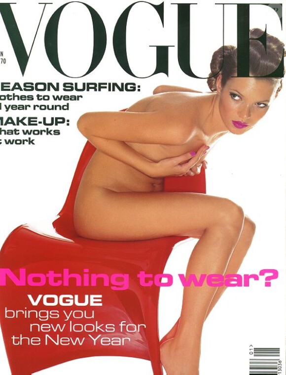 Kate Moss n'a aucun problème de pudicité, et le prouve dès ses débuts, comme sur cette couv' de Vogue en janvier 1995.
