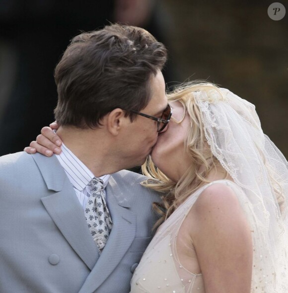 Le plus beau jour de sa vie ! Kate Moss s'est mariée à son rockeur Jamie Hince le 1er juillet à Gloucestershire.