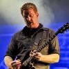 Josh Homme, leader du groupe Queens of the Stone Age, en concert durant le festival de Glastonbury en juin 2011
