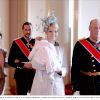 Le 17 avril 2004 avec le roi Harald et la reine Sonja.
Le 25 août 2011, le prince héritier Haakon de Norvège et la princesse Mette-Marit doivent célébrer leurs noces d'étain : 10 années d'un mariage et d'un amour parfaitement sereins, après des débuts controversés...