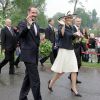 Juin 2006, tournée de la famille royale célébrant le centenaire du couronnement du roi Haakon VII.
Le 25 août 2011, le prince héritier Haakon de Norvège et la princesse Mette-Marit doivent célébrer leurs noces d'étain : 10 années d'un mariage et d'un amour parfaitement sereins, après des débuts controversés...