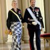6 juin 2006, dîner de gala au palais, à Oslo.
Le 25 août 2011, le prince héritier Haakon de Norvège et la princesse Mette-Marit doivent célébrer leurs noces d'étain : 10 années d'un mariage et d'un amour parfaitement sereins, après des débuts controversés...