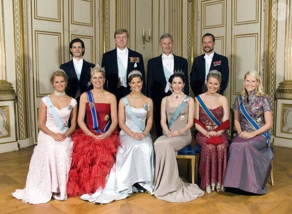 En mai 2006 au palais royal de Stockholm pour les 60 ans du roi Carl XVI Gustaf de Suède.
Le 25 août 2011, le prince héritier Haakon de Norvège et la princesse Mette-Marit doivent célébrer leurs noces d'étain : 10 années d'un mariage et d'un amour parfaitement sereins, après des débuts controversés...