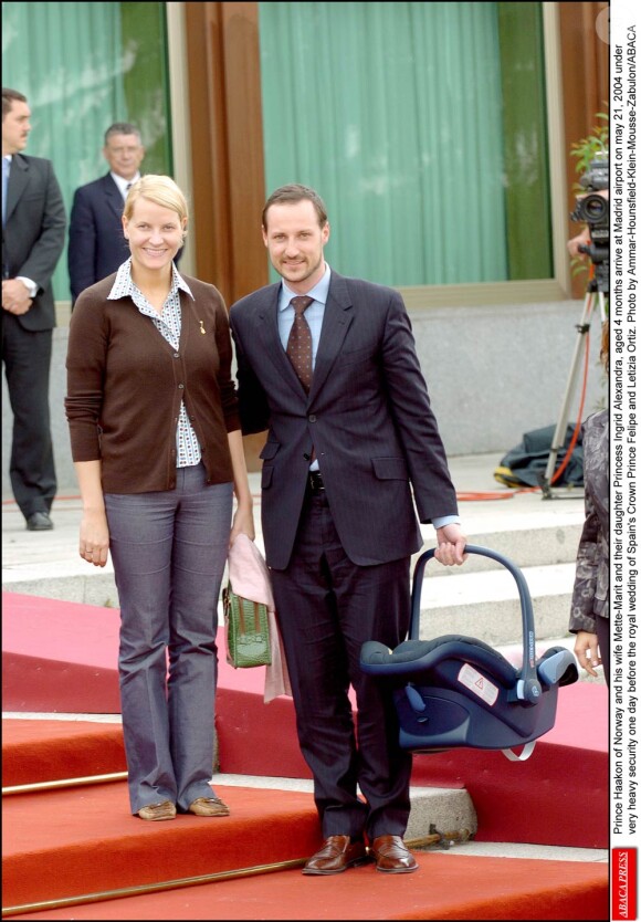 Le 21 mai 2004 pour le mariage de Felipe d'Espagne et Letizia Ortiz.
Le 25 août 2011, le prince héritier Haakon de Norvège et la princesse Mette-Marit doivent célébrer leurs noces d'étain : 10 années d'un mariage et d'un amour parfaitement sereins, après des débuts controversés...