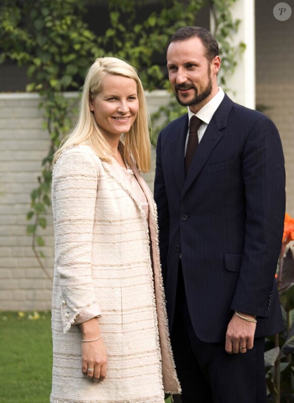 Octobre-novembre 2006, visite en Inde.
Le 25 août 2011, le prince héritier Haakon de Norvège et la princesse  Mette-Marit doivent célébrer leurs noces d'étain : 10 années d'un  mariage et d'un amour parfaitement sereins, après des débuts  controversés...