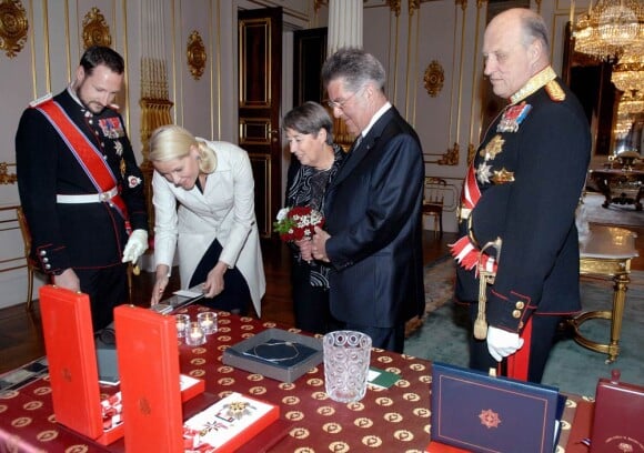 17 avril 2007, visite officielle du couple présidentiel autrichien.
Le 25 août 2011, le prince héritier Haakon de Norvège et la princesse  Mette-Marit doivent célébrer leurs noces d'étain : 10 années d'un  mariage et d'un amour parfaitement sereins, après des débuts  controversés...