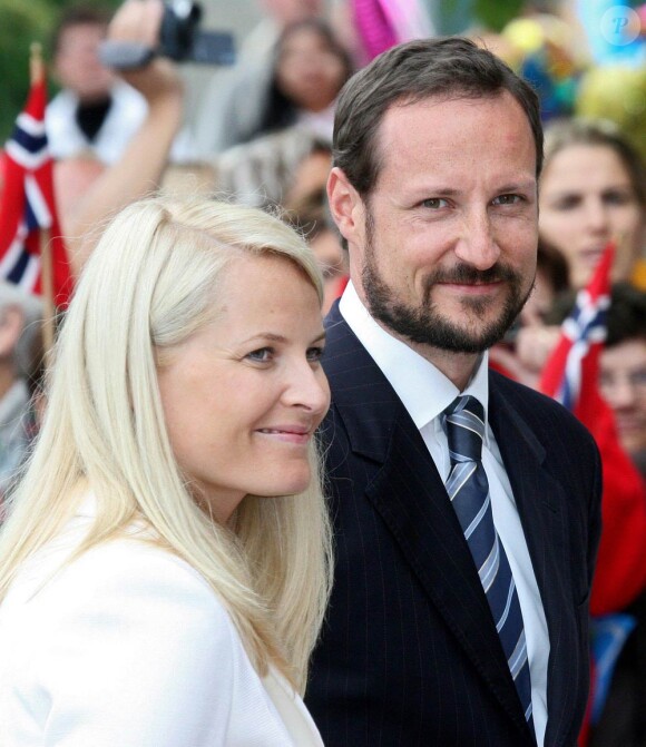 4 juillet 2007, 70 ans de la reine Sonja.
Le 25 août 2011, le prince héritier Haakon de Norvège et la princesse  Mette-Marit doivent célébrer leurs noces d'étain : 10 années d'un  mariage et d'un amour parfaitement sereins, après des débuts  controversés...