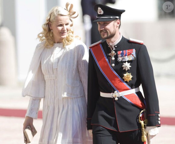 5 juin 2008, lors de la visite officielle du couple présidentiel vietnamien.
25 août 2001- 25 août 2011 : le prince héritier Haakon de Norvège et la princesse Mette-Marit doivent célébrer leurs noces d'étain : 10 années d'un mariage et d'un amour parfaitement sereins, après des débuts controversés...