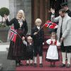17 mai 2008, Fête nationale, en famille bien entendu
25 août 2001- 25 août 2011 : le prince héritier Haakon de Norvège et la princesse Mette-Marit doivent célébrer leurs noces d'étain : 10 années d'un mariage et d'un amour parfaitement sereins, après des débuts controversés...