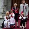 17 mai 2010, jour de fête nationale. Un tableau coutumier...
25 août 2001 - 25 août 2011 : 10 ans de mariage pour le prince héritier Haakon de Norvège et la princesse Mette-Marit...