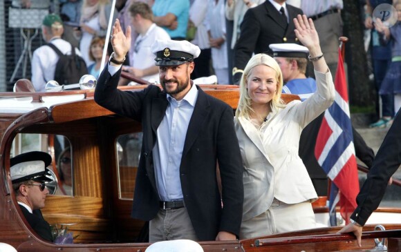 31 août 2010, visite à Grimstad.
25 août 2001 - 25 août 2011 : 10 ans de mariage pour le prince héritier Haakon de Norvège et la princesse Mette-Marit...