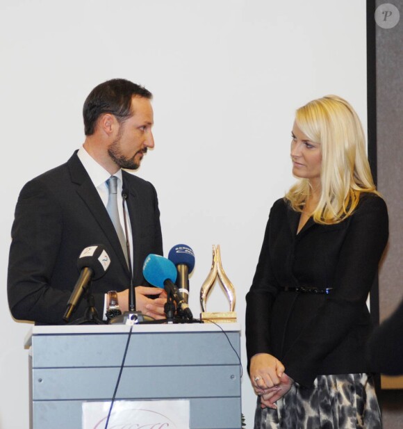 Avril 2010, le couple reçoit l'Oslo Award en récompense à ses actions envers les pauvres dans la capitale.
25 août 2001 - 25 août 2011 : 10 ans de mariage pour le prince héritier Haakon de Norvège et la princesse Mette-Marit...