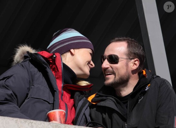 14 mars 2010, on se réchauffe devant la Coupe du monde de ski.
25 août 2001 - 25 août 2011 : 10 ans de mariage pour le prince héritier Haakon de Norvège et la princesse Mette-Marit...