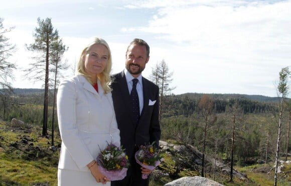 1er septembre 2010, visite à Mykland.
25 août 2001 - 25 août 2011 : 10 ans de mariage pour le prince héritier Haakon de Norvège et la princesse Mette-Marit...