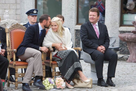 31 août 2010, visite à Setesdal valley.
25 août 2001 - 25 août 2011 : 10 ans de mariage pour le prince héritier Haakon de Norvège et la princesse Mette-Marit...