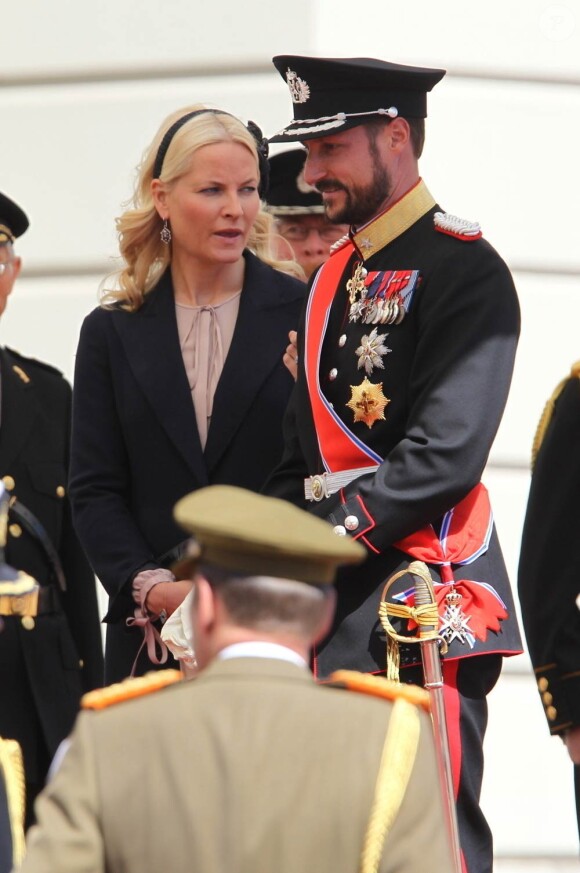 Au mariage du prince Albert de Monaco et de Charlene Wittstock, les 1er et 2 juillet 2011.
25 août 2001-25 août 2011 : 10 ans de mariage pour le prince Haakon et la princesse Mette-Marit de Norvège. Une union qui a triomphé des préjugés, un conte de fées des temps modernes.