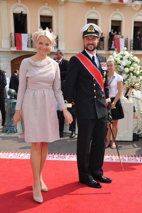 Au mariage du prince Albert de Monaco et de Charlene Wittstock, les 1er et 2 juillet 2011.
25 août 2001-25 août 2011 : 10 ans de mariage pour le prince Haakon et la princesse Mette-Marit de Norvège. Une union qui a triomphé des préjugés, un conte de fées des temps modernes.