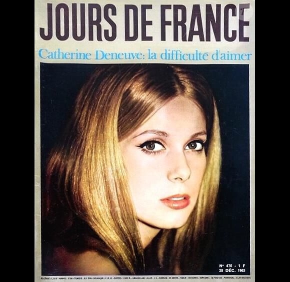 L'actrice Catherine Deneuve couvrait le magazine Jours De France pour son issue du 28 décembre 1963.