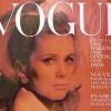 Avril 1962 : Catherine Deneuve réalise la couverture de Vogue Paris.