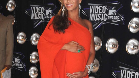 Beyoncé Knowles est enceinte : elle dévoile son ventre rond aux MTV VMA's !