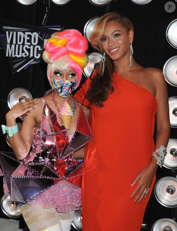 Beyoncé Knowles et sa copine Nicki Minaj, MTV Video Music Awards à Los Angeles, le 28 août 2011.