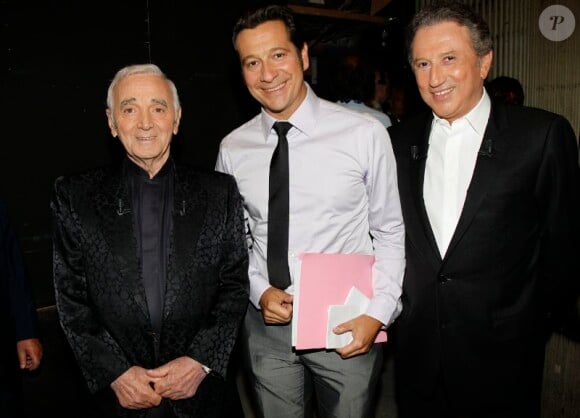 Charles Aznavour, Laurent Gerra et Michel Drucker, lors de l'enregistrement de Vivement Dimanche avec Charles Aznavour, à Paris, le 31 août 2011