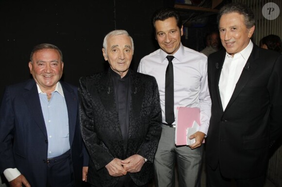 Charles Aznavour, Laurent Gerra et Michel Drucker lors de l'enregistrement de Vivement Dimanche avec Charles Aznavour, à Paris, le 31 août 2011