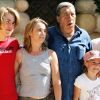 Jean-Pierre Castaldi, sa femme Corinne et leurs enfants Giovanni et Paola au parc Astérix près de Paris, juin 2005.