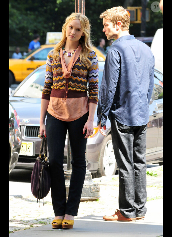 Kaylee Defer et Chace Crawford sur le tournage de Gossip Girl le 1er septembre 2011 à New York 