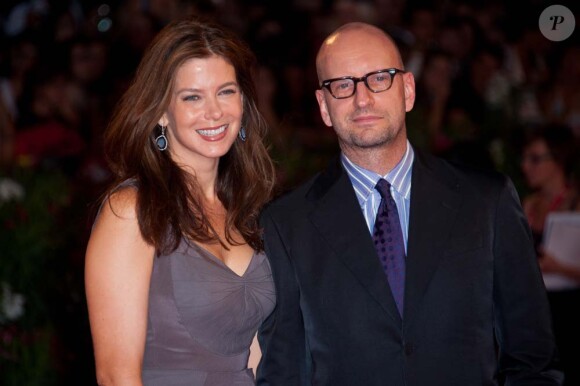 Le réalisateur Steven Soderbergh et femme Jules au festival de Venise pour le film Contagion, le 3 septembre 2011.