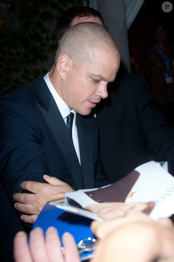 Séance d'autographe pour Matt Damon à la fin de la projection de Contagion, à Venise, le 3 septembre 2011.