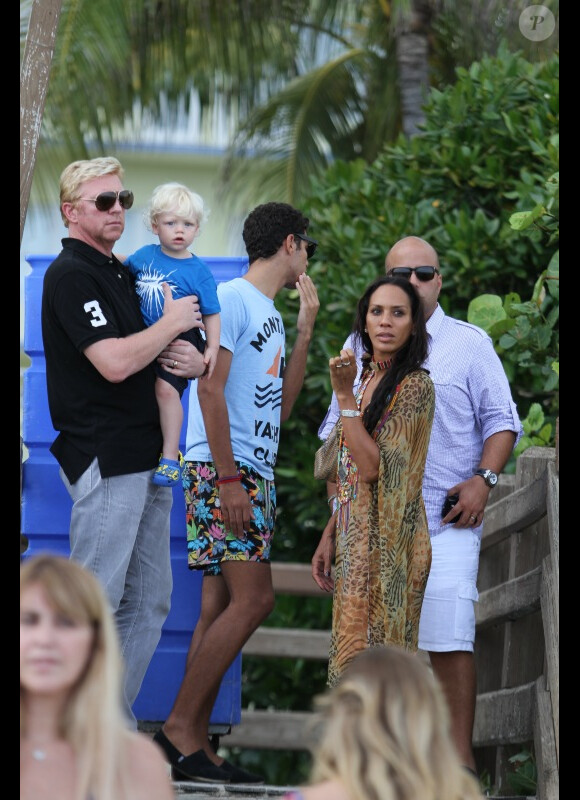 Pour l'anniversaire de son fils Elias le 4 septembre 2011, Boris Becker, qui ne lâche pas son petit dernier Amadeus, a pu compter sur la présence de son ex-femme Barbara Fulton et son fils aîné Noah.