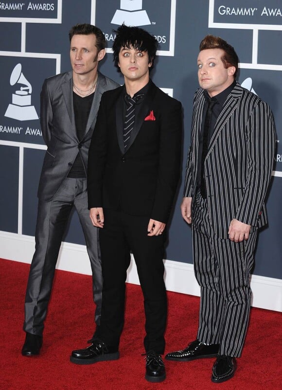 Billie Joe Armstrong, de Green Day, a connu un petit souci de pantalon dans un avion de la ligne Oakland-Burbank.