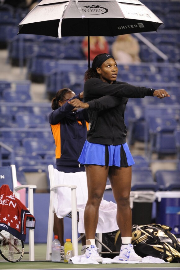 Serena Williams a longtemps patienté sur le court avant de voir son quart de finale de l'US Open face à Anastasia Pavlyuchenkova annulé le 7 septembre 2011