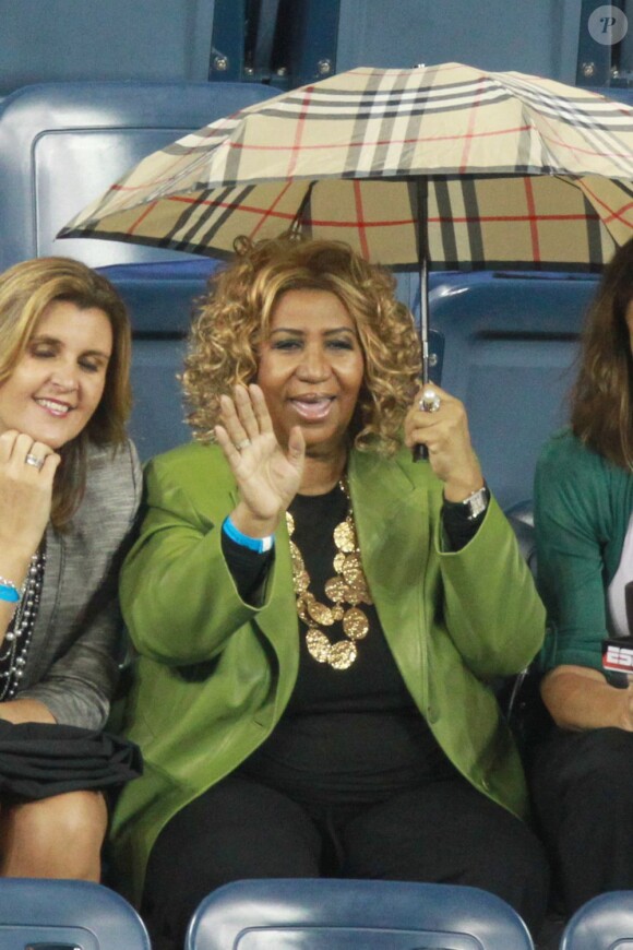 Aretha Franklin, la reine de la soul toujours aussi fringante était à Flushing Meadows, sous la pluie, pour assister au match Jo-Wilfried Tsonga - Roger Federer lors de l'US Open 2011
