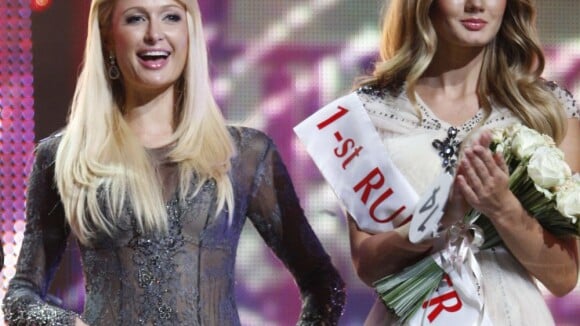 Paris Hilton a trouvé encore plus Barbie qu'elle auprès de Jean-Claude Van Damme