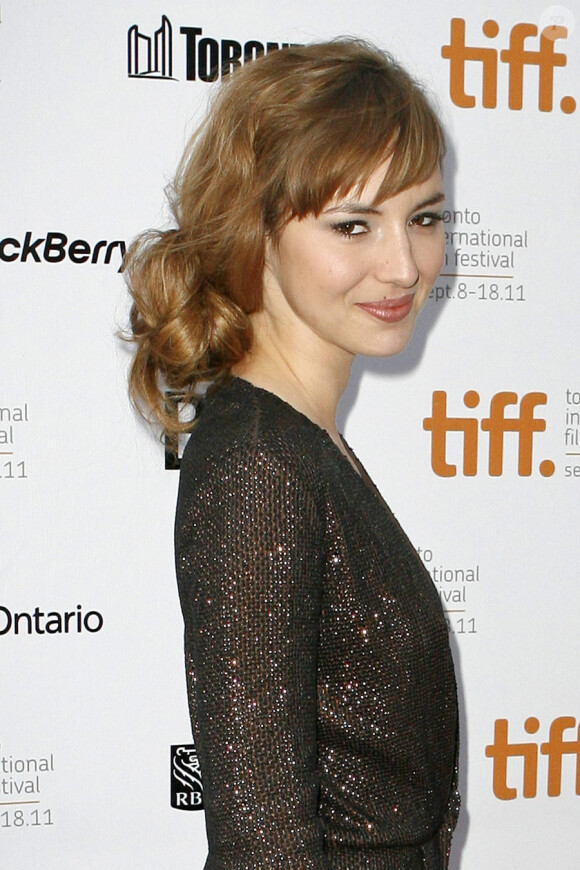 La délicieuse Louise Bourgoin lors de l'avant-première au festival de Toronto du film  Un heureux événement le 15 septembre 2011