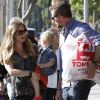 Rebecca Gayheart, enceinte, et son mari Eric Dane ont emmené leur fille Billie dans un magasin de jouets. Los Angeles, 11 septembre 2011