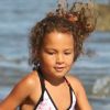 Nahla, la fille d'Halle Berry en août 2011 sur la plage à Malibu
