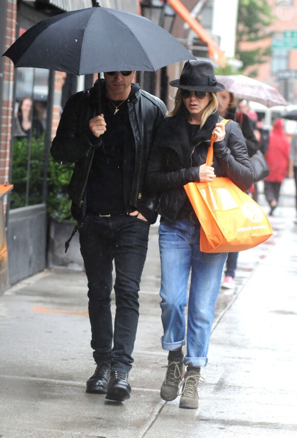 Jennifer Aniston et son petit ami Justin Theroux se baladent à New York le 20 septembre 2011