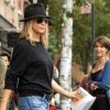 Jennifer Aniston et son petit ami Justin Theroux font des courses en amoureux à New York, le 20 septembre 2011