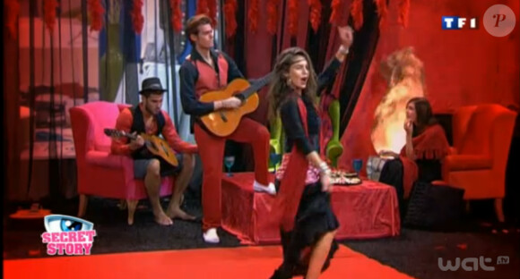 Juliette et Geoffrey endiablés pour la soirée tsigane dans Secret Story 5